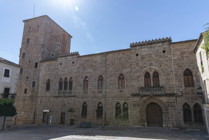 132 - Caceres - Plasencia - casa palacio de Los Monroy - casa de las dos torres